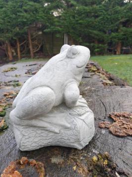 Frosch, Gartenstatue