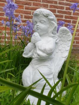 Betender Engel, Gartenstatue