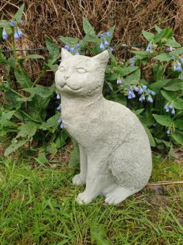 Grote stenen  poes , kat , tuinbeeld