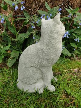 Grote stenen  poes , kat , tuinbeeld