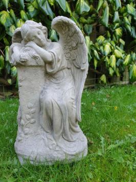 Tuinbeeld van een engel.