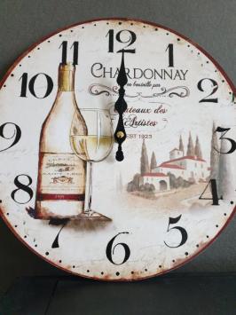 Ländliche Wanduhr mit Weinmotiv