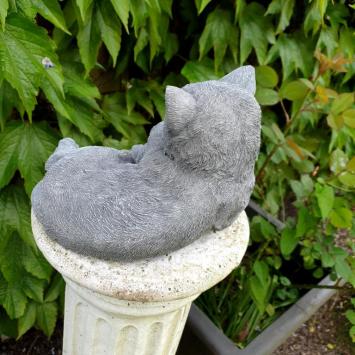 Katze Carlotte, Gartenstatue, Beton