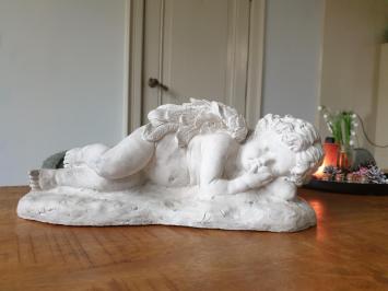 Prachtig grote liggende engel op plateau