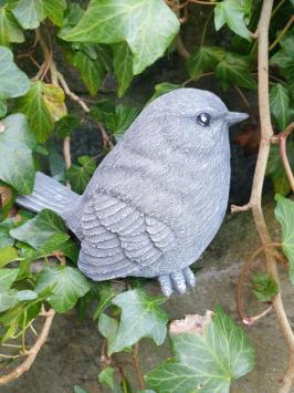 Gartenstatue eines Spatzen, Beton