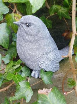 Gartenstatue eines Spatzen, Beton