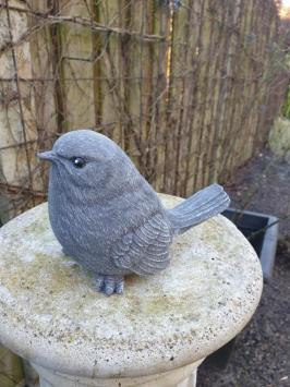Gartenstatue eines Spatzen, Beton