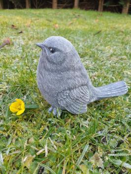 Gartenstatue eines Spatzen, Beton