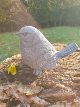 Gartenstatue eines Spatzen, Beton