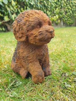 Tuinbeeld van een puppy hond