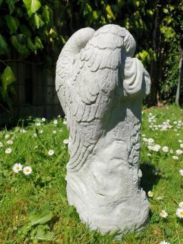 Tuinbeeld van een engel.
