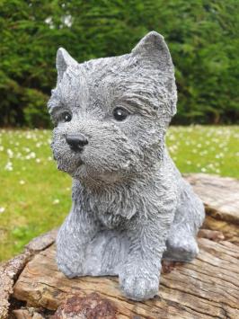 schatig tuinbeeldje van een puppy hondje