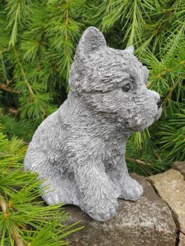 schatig tuinbeeldje van een puppy hondje