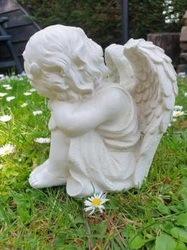 Betonengel, Gartenstatue