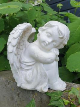 Betonengel, Gartenstatue