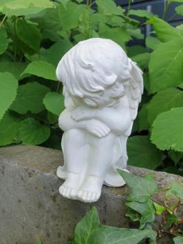 Betonengel, Gartenstatue