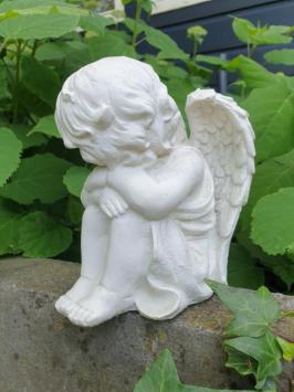 Betonengel, Gartenstatue