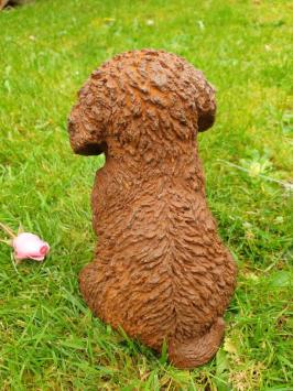 Tuinbeeld van een puppy hond