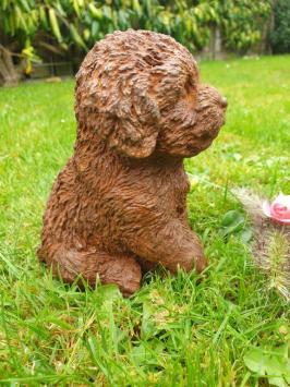Tuinbeeld van een puppy hond
