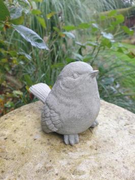 Süße Gartenfigur eines Spatzes, Vogels