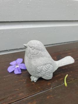 Süße Gartenfigur eines Spatzes, Vogels