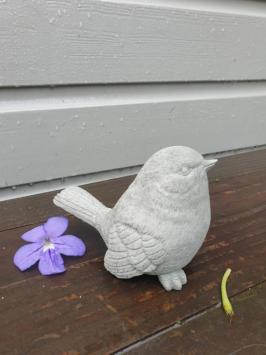 Süße Gartenfigur eines Spatzes, Vogels