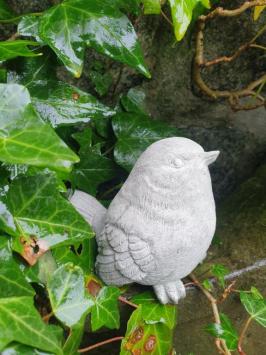 Süße Gartenfigur eines Spatzes, Vogels