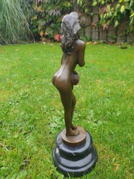Bronzen beeld van een pikante , erotische vrouw