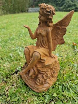 Gartenstatue eines Engels aus Gusseisen