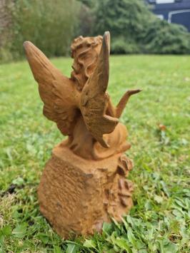 Gartenstatue eines Engels aus Gusseisen