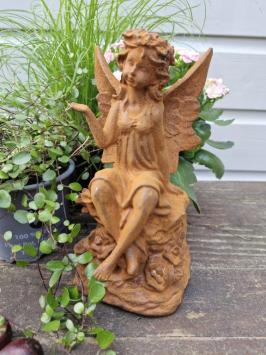 Gartenstatue eines Engels aus Gusseisen