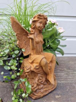 Gartenstatue eines Engels aus Gusseisen