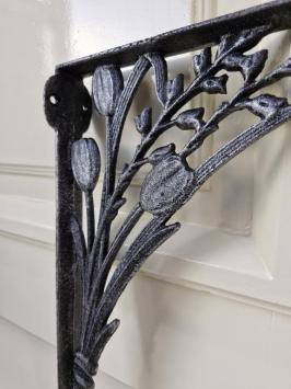 Regalträger, Regalträger mit Tulpenmotiv