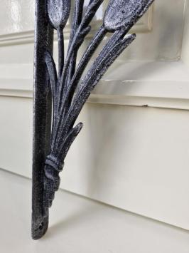 Regalträger, Regalträger mit Tulpenmotiv