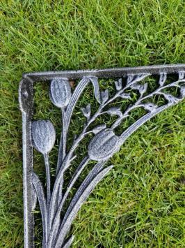 Regalträger, Regalträger mit Tulpenmotiv