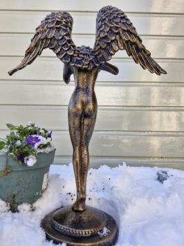 Stehender Engel aus Gusseisen
