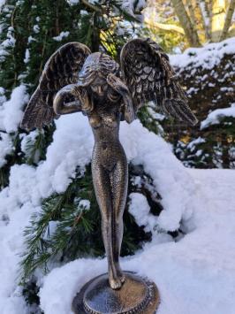 Stehender Engel aus Gusseisen