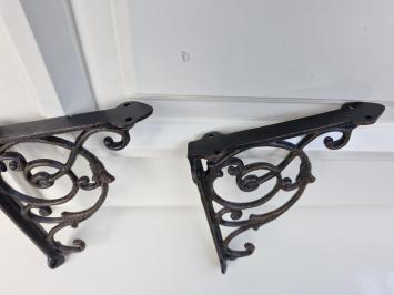 Gusseiserne Regalträger.