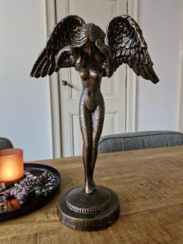 Stehender Engel aus Gusseisen