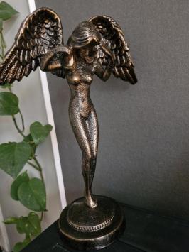 Stehender Engel aus Gusseisen