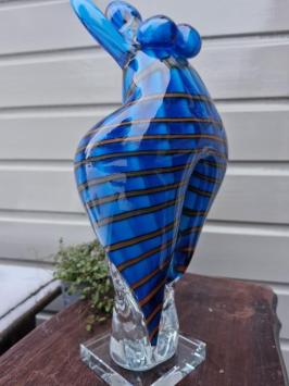 Dicke Dame aus Glas, Tänzerin