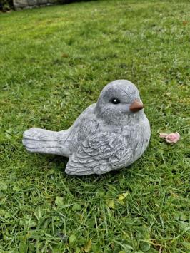 Gartenstatue eines Spatzen, Beton