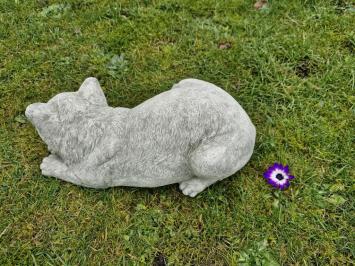 Gartenstatue einer Katze, Gänseblümchen