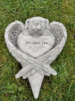 Grafdecoratie voor een hond , beton
