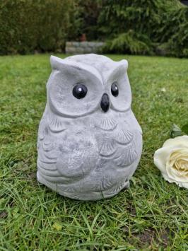 tuinbeeld van een uil , beton