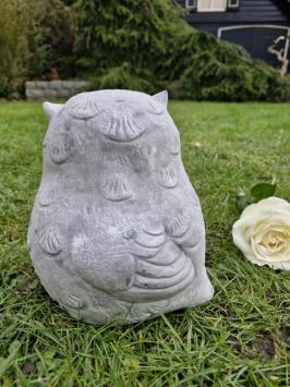 tuinbeeld van een uil , beton