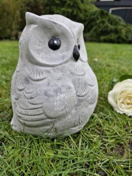 tuinbeeld van een uil , beton
