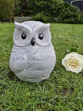tuinbeeld van een uil , beton