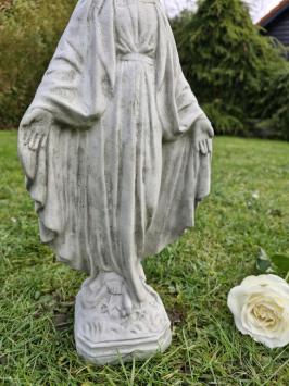 Maria beeld , beton , tuinbeeld