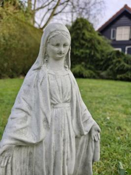 Maria beeld , beton , tuinbeeld